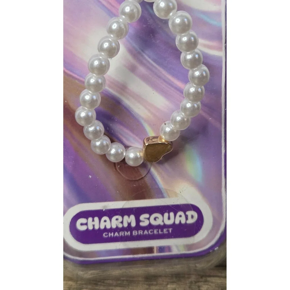 FAO Schwarz Charm Squad Kids Pearl Bracelet Gold Heart Charm White 1020985 NEW